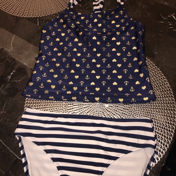 Adorable girls 2 piece ❤️ - Picture 2 of 4